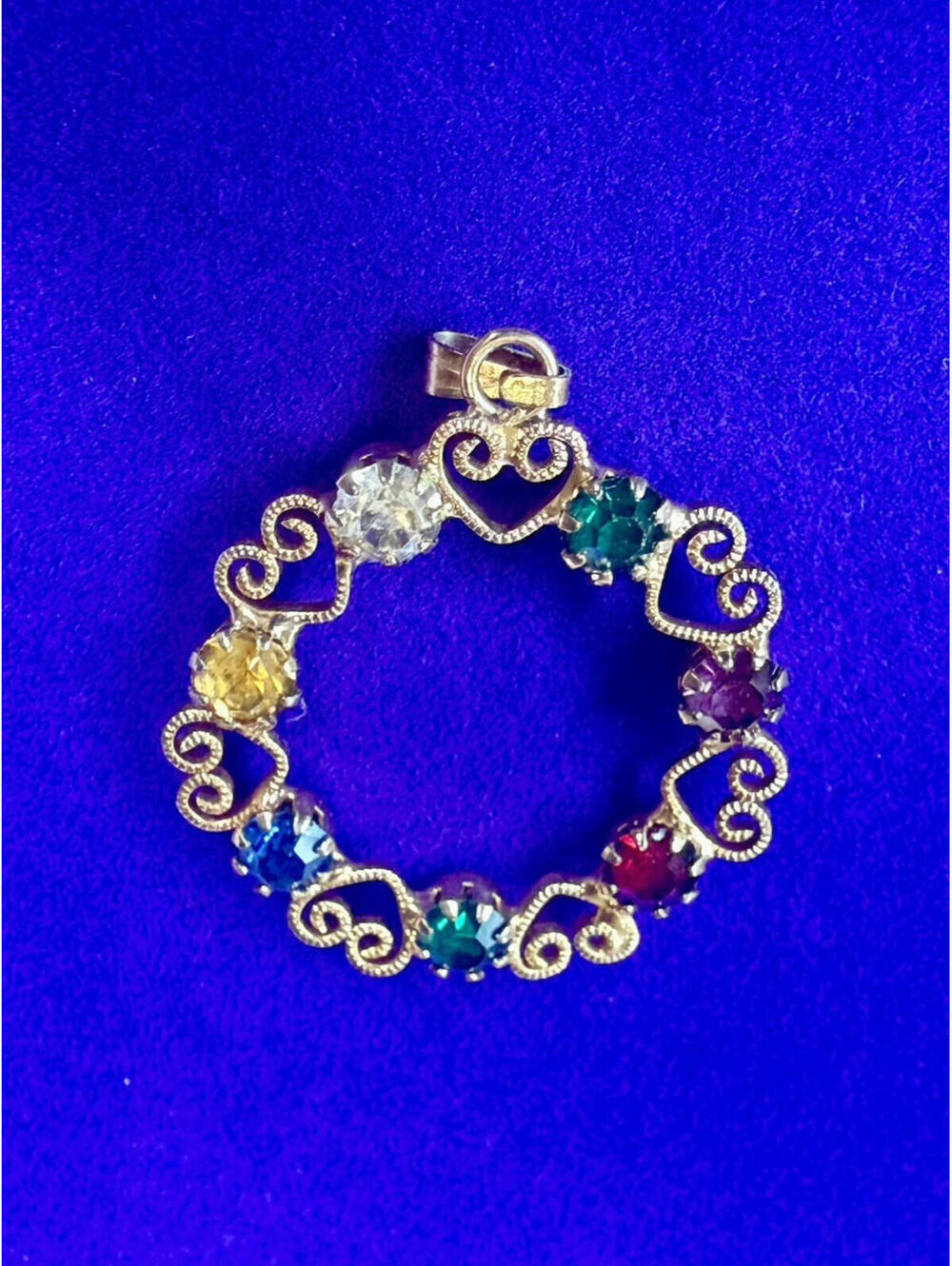 Vintage Gold Tone Heart Circle Pendant Multi Color Rhinestone Wreath - Picture 4 of 6